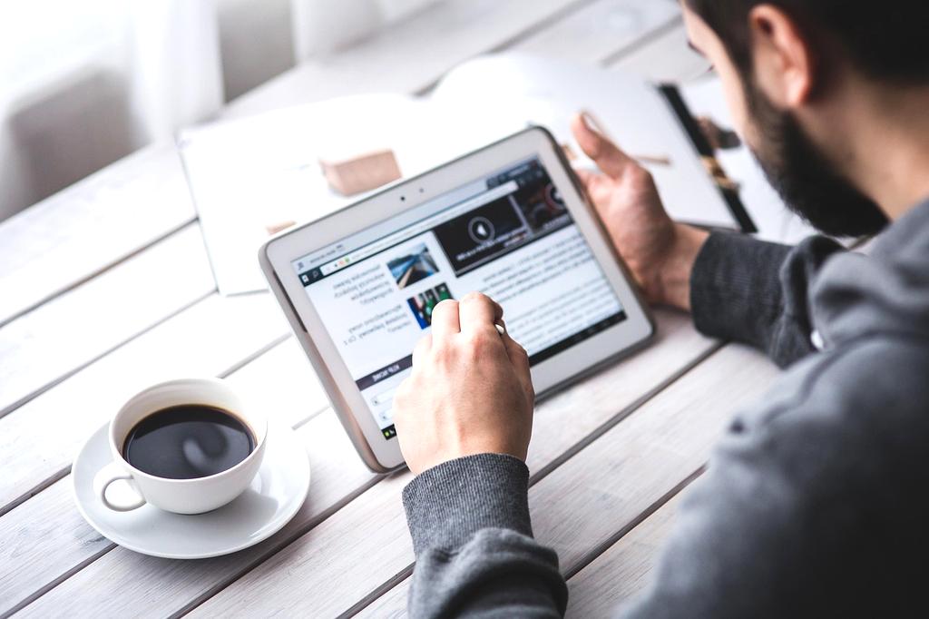 Digital tablet displaying technology course overview